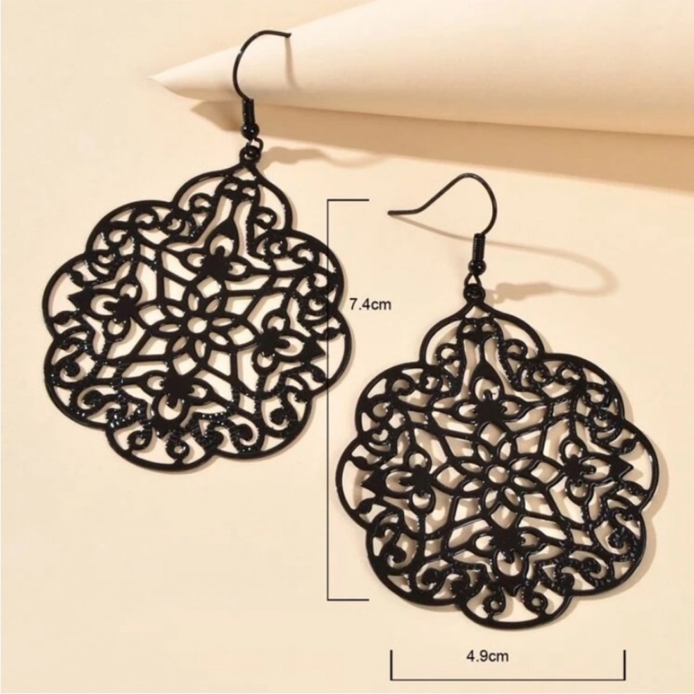 Hollow out drop earrings - Picture 3 of 3